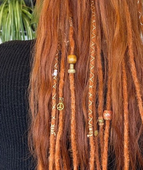 ✨ Peekaboo Dreads – kleiner Style mit großer Wirkung