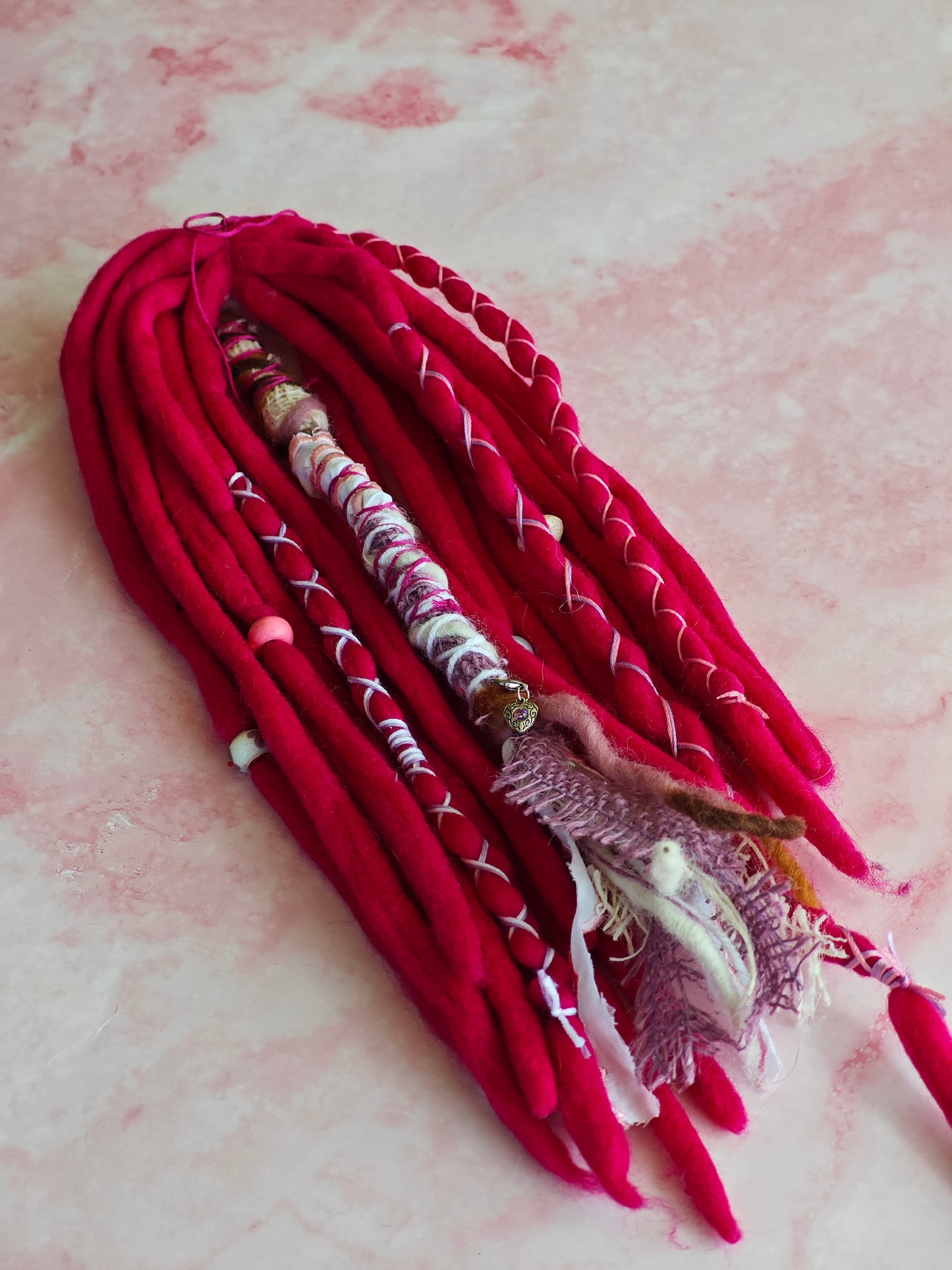 Berry Spell – 10 DE Wool Dreads (40 cm) + 1 Wrap