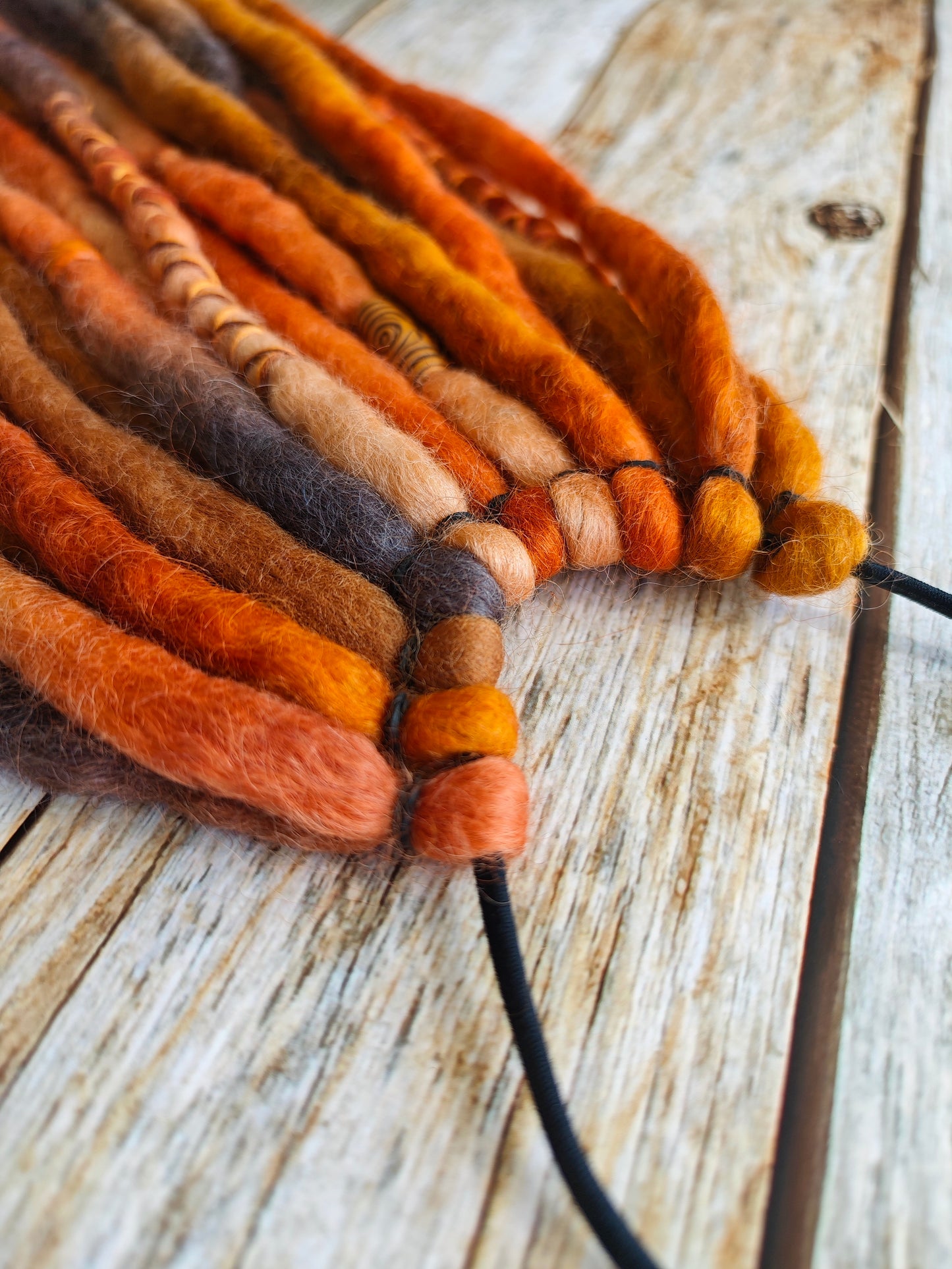 Autumn Fire – handgefärbte 10 DE Wool Dreads SPECIAL EDITION
