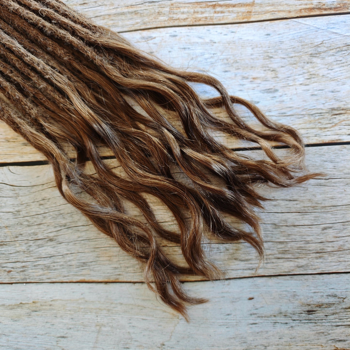 Echthaar Dread Extensions | aschbraun 8 | gewellte Spitzen