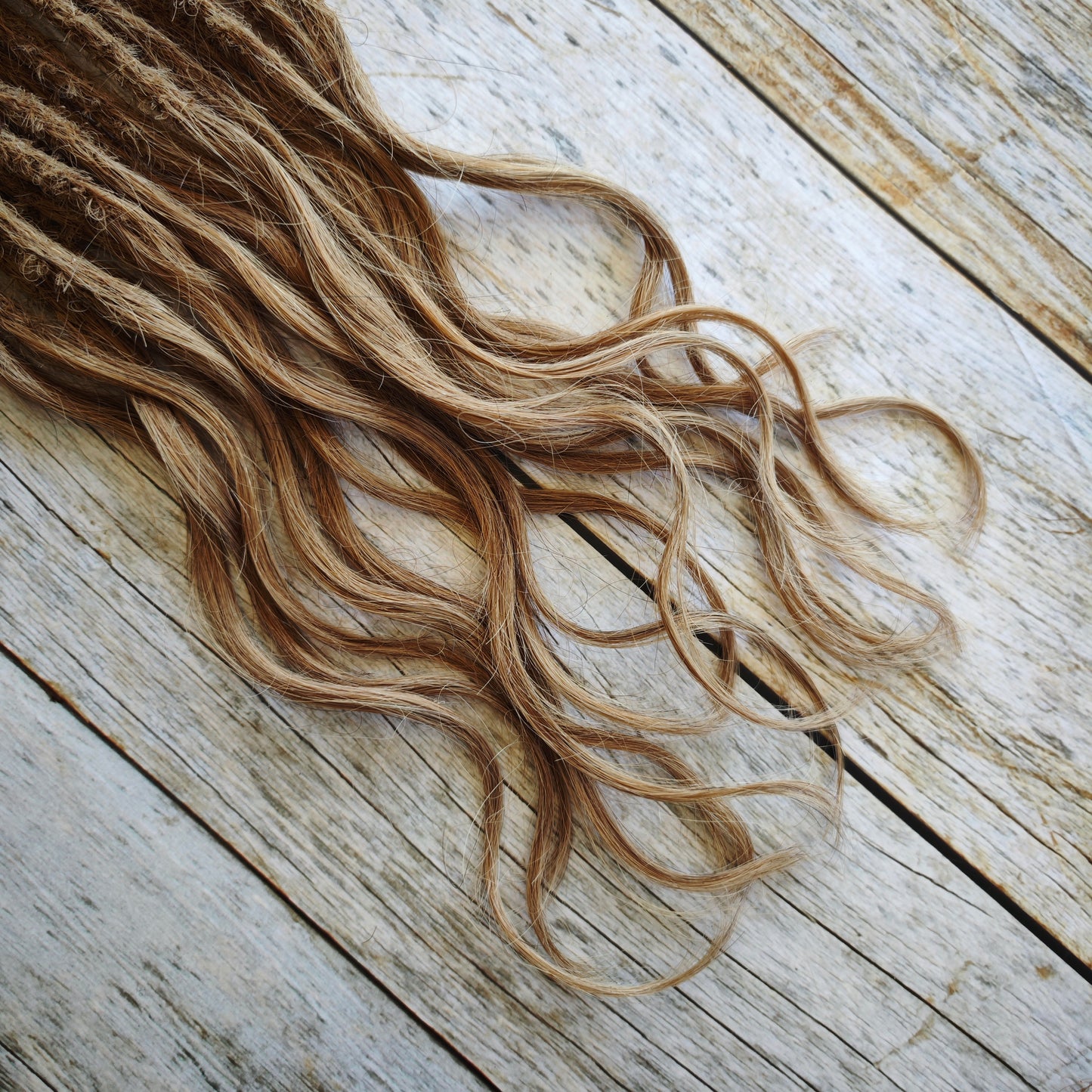 Echthaar Dread Extensions | hellbraun 12 | gewellte Spitzen