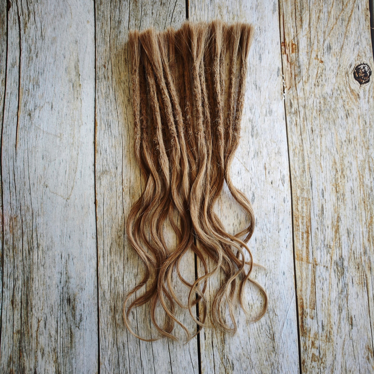 Echthaar Dread Extensions | hellbraun 12 | gewellte Spitzen