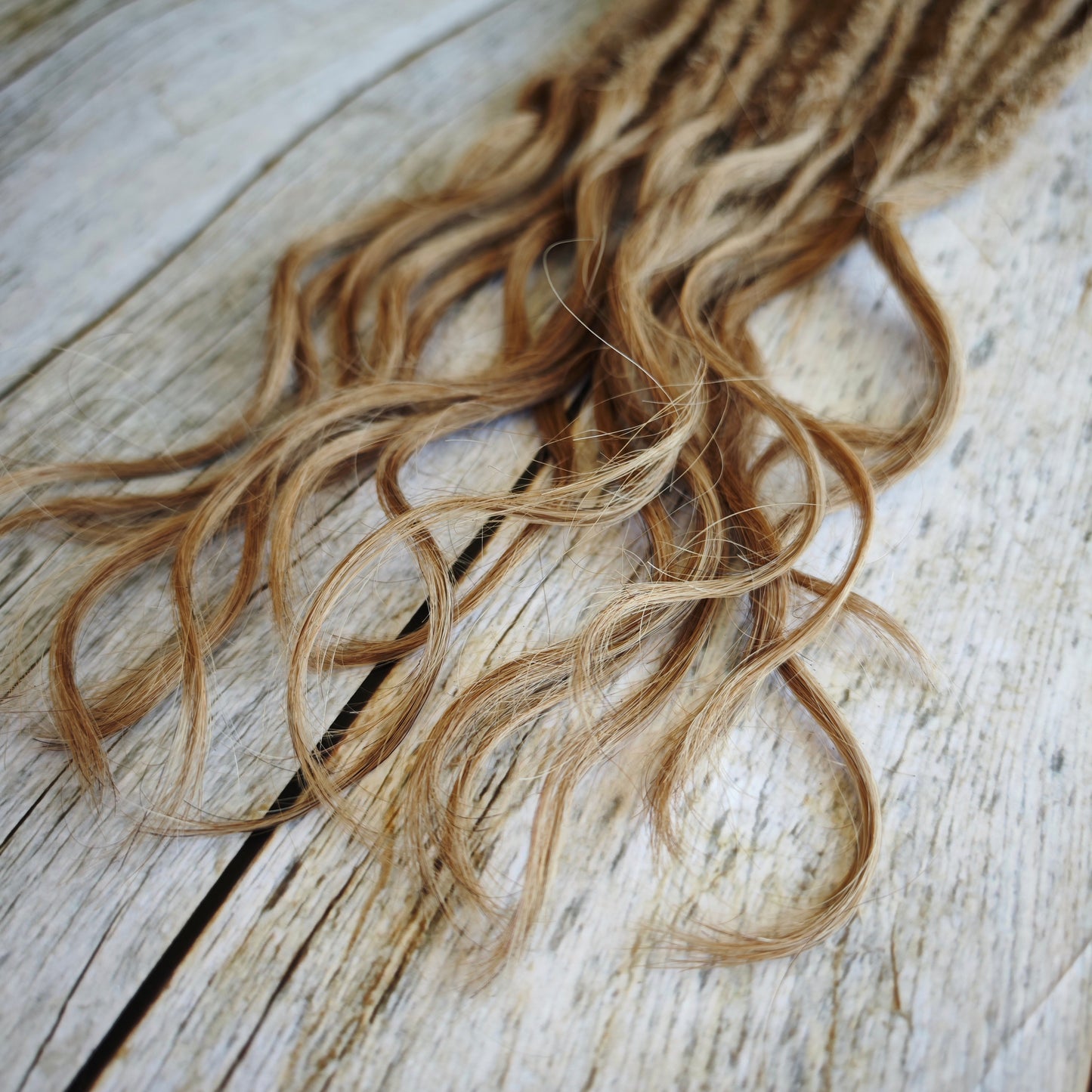 Echthaar Dread Extensions | hellbraun 12 | gewellte Spitzen