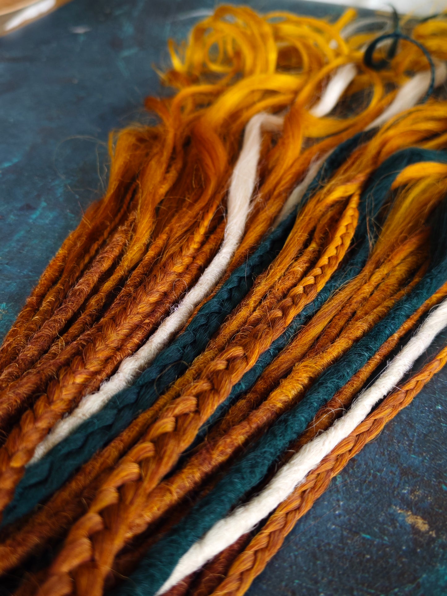 Straight Dreads | Individuelles synthetic Set in deiner Wunschfarbe
