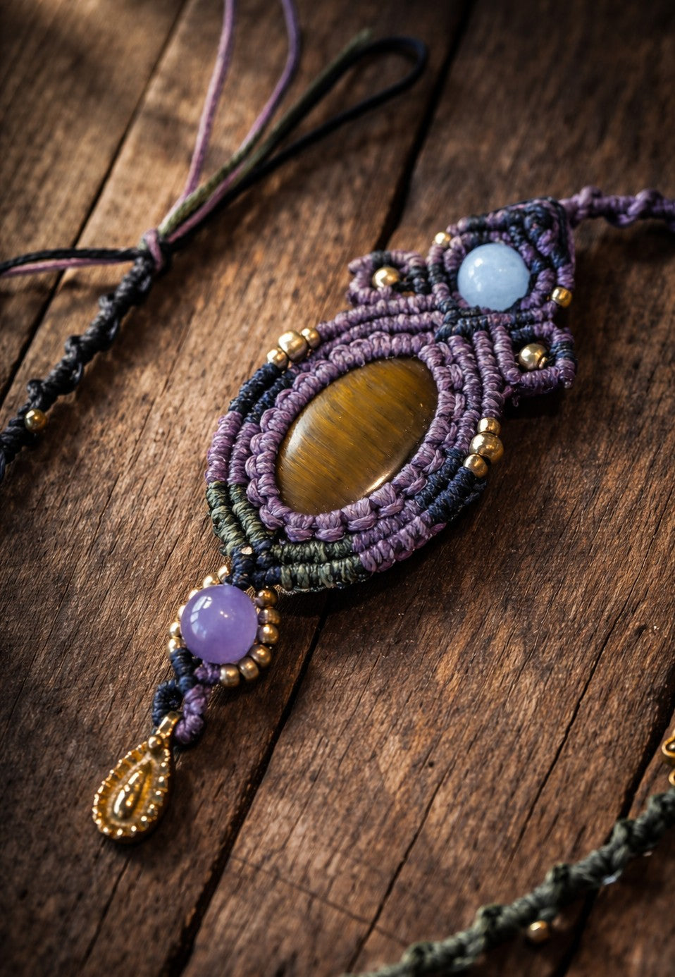 Edelstein Makramee Dreadwrap „Skadi's Blick“ | mit großem Tigerauge