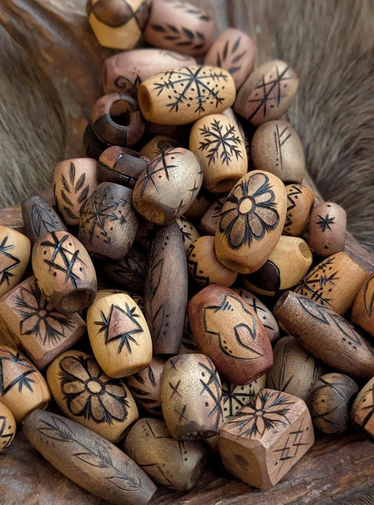 Im neuen Shop Drop: Holzperlen mit Gravur für eure Dreads