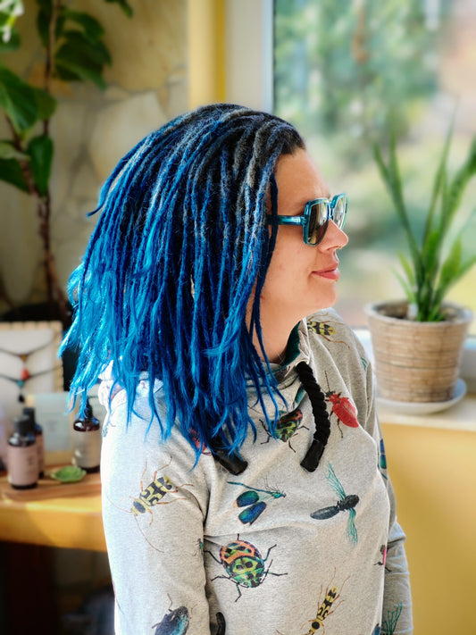 Neuerstellung mit blauen Echthaar-Extensions – ein mutiger Sprung in den Ozean der Möglichkeiten