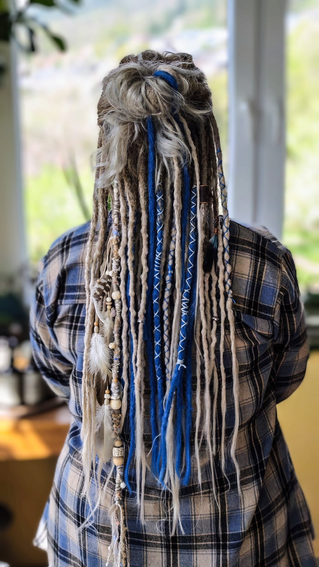Dreads mit Kunsthaar verlängern – Vorteile &amp; über 700 Farben ✨
