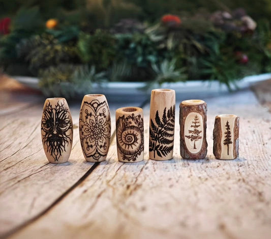 Handgravierte Dreadperlen aus Holz